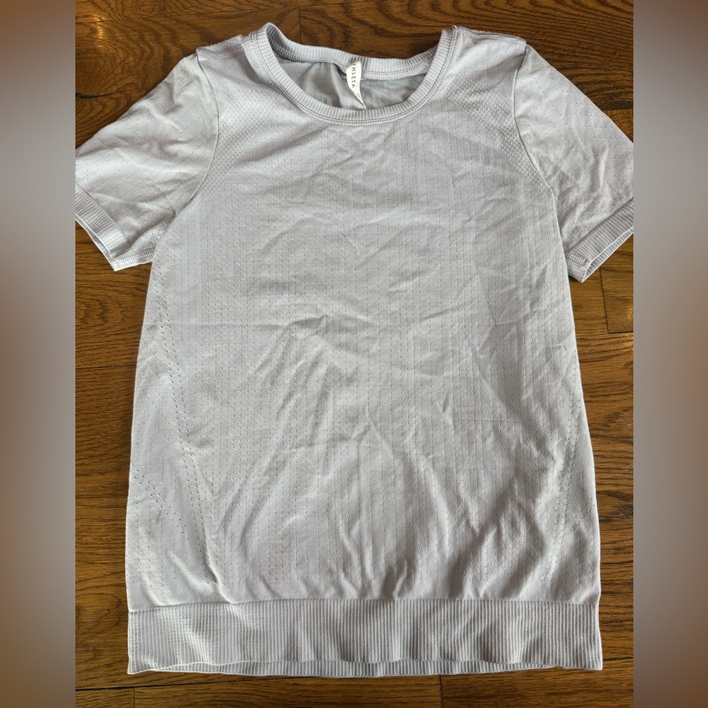 Athleta Women's Perforated Mesh Short Sleeve T-Shirt Size XS. Gray